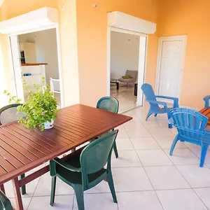 https://le-carambolier.comcaribbean.com
